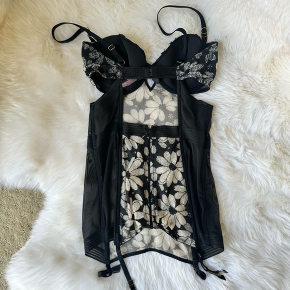 Victoria's Secret Black and Cream Floral Lingerie 36D - Picture 5 of 8